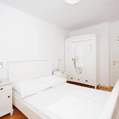 Appartamento Lisa By Interhome